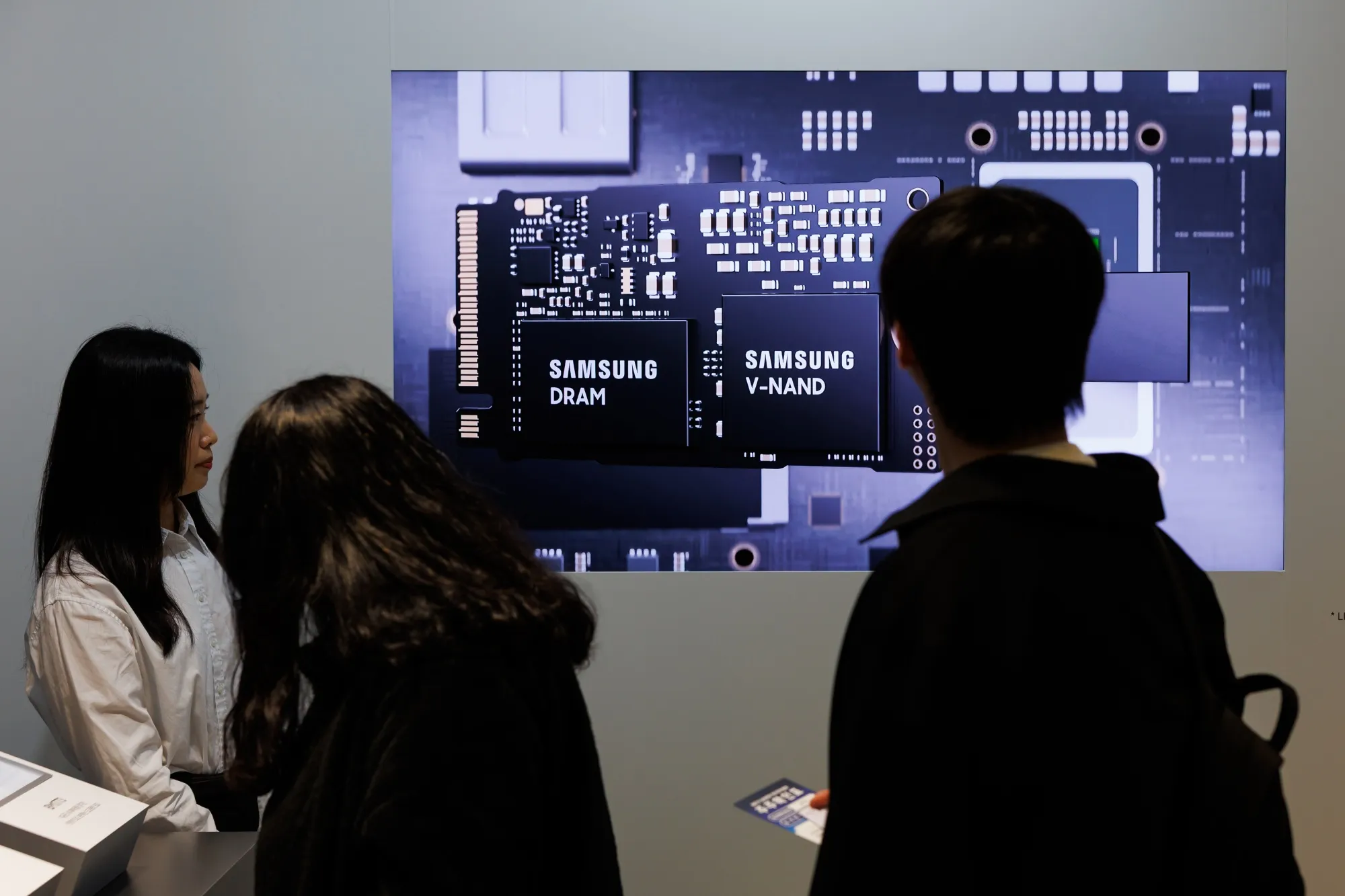 &nbsp;Samsung Electronics Co.&nbsp;blew past&nbsp;expectations&nbsp;with an eightfold jump in quarterly profit this week, reinforcing the AI-driven demand boom.&nbsp;