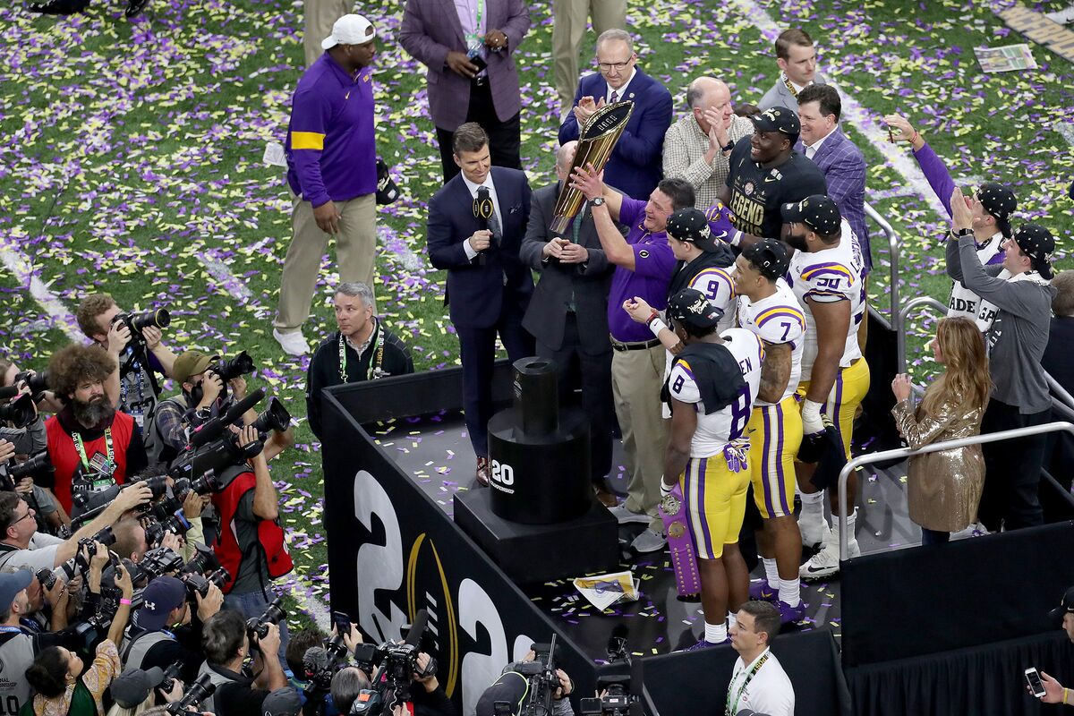 Joe Burrow, LSU cap magical season, beat Clemson for college