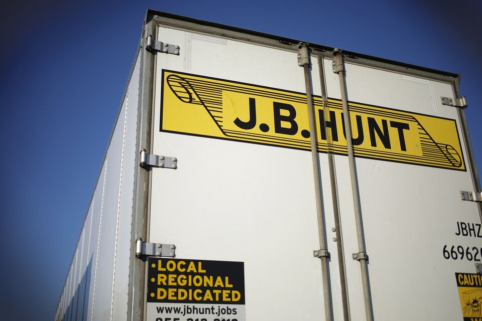 J.B. Hunt Sees Intermodal Cargo Driven By Cost-Cutting Shippers - Bloomberg