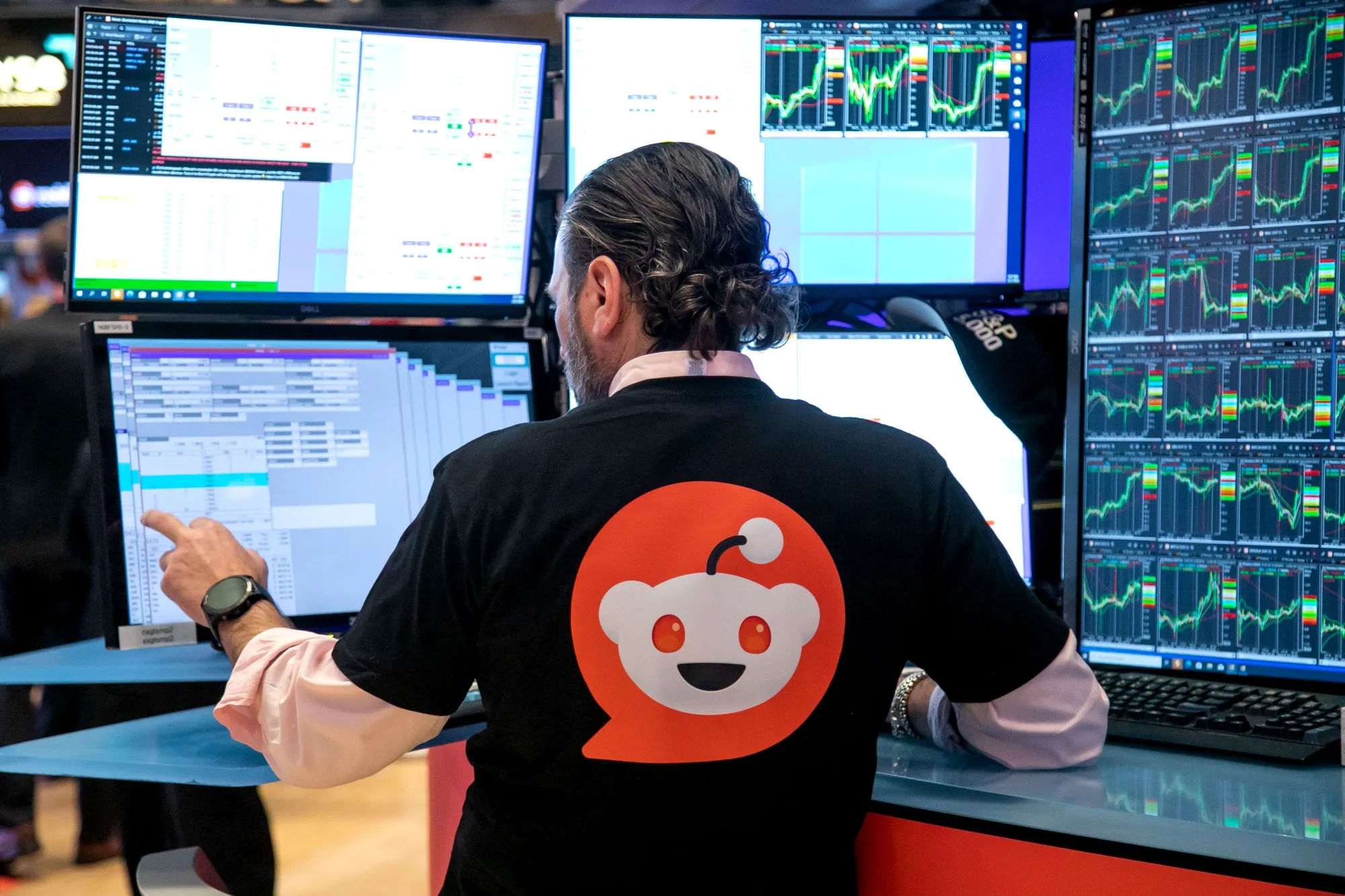Reddit Post-IPO Earnings to Take Questions From RDDT Users - Bloomberg