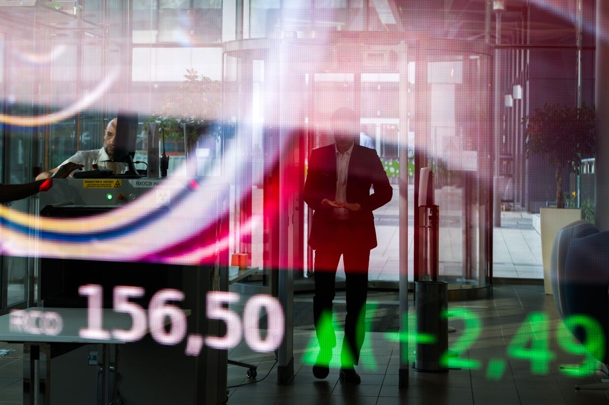 France, Germany Profit Rebound at Risk as Luxury, Car Sectors Struggle.