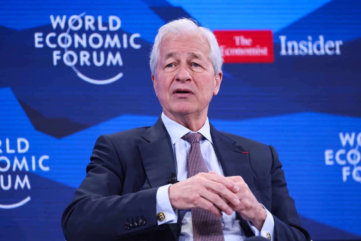 Dimon Says JPMorgan Will Hire More AI Specialists, Fewer Bankers