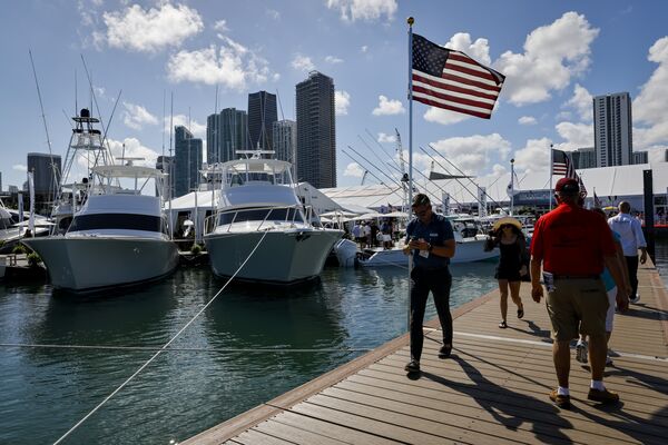 Boat Stocks Sink as Fading Rate-Cut Bets Bruise Sales Outlook