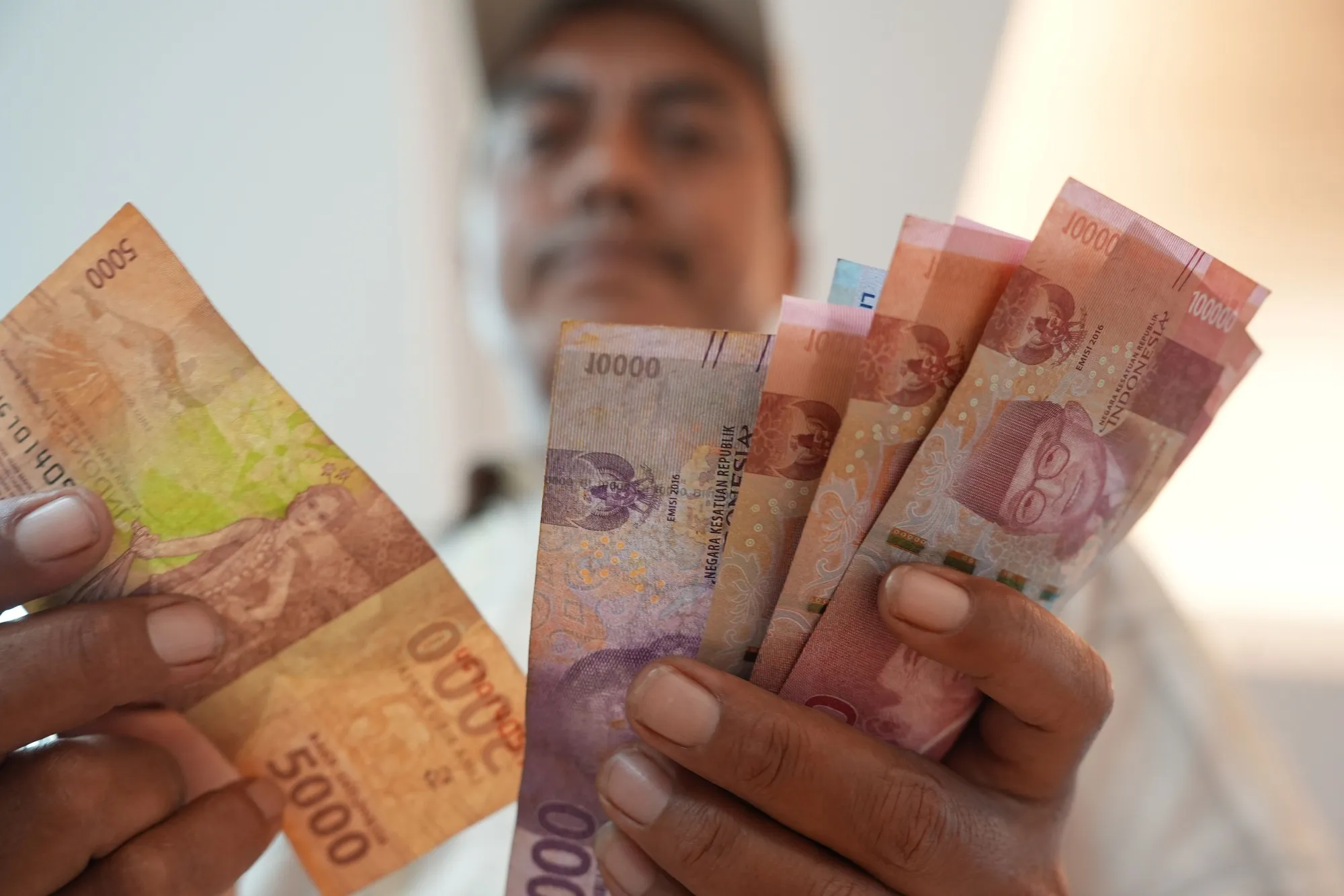 USD/IDR: Indonesian Rupiah Set for Longest Rally in Eight Years - Bloomberg