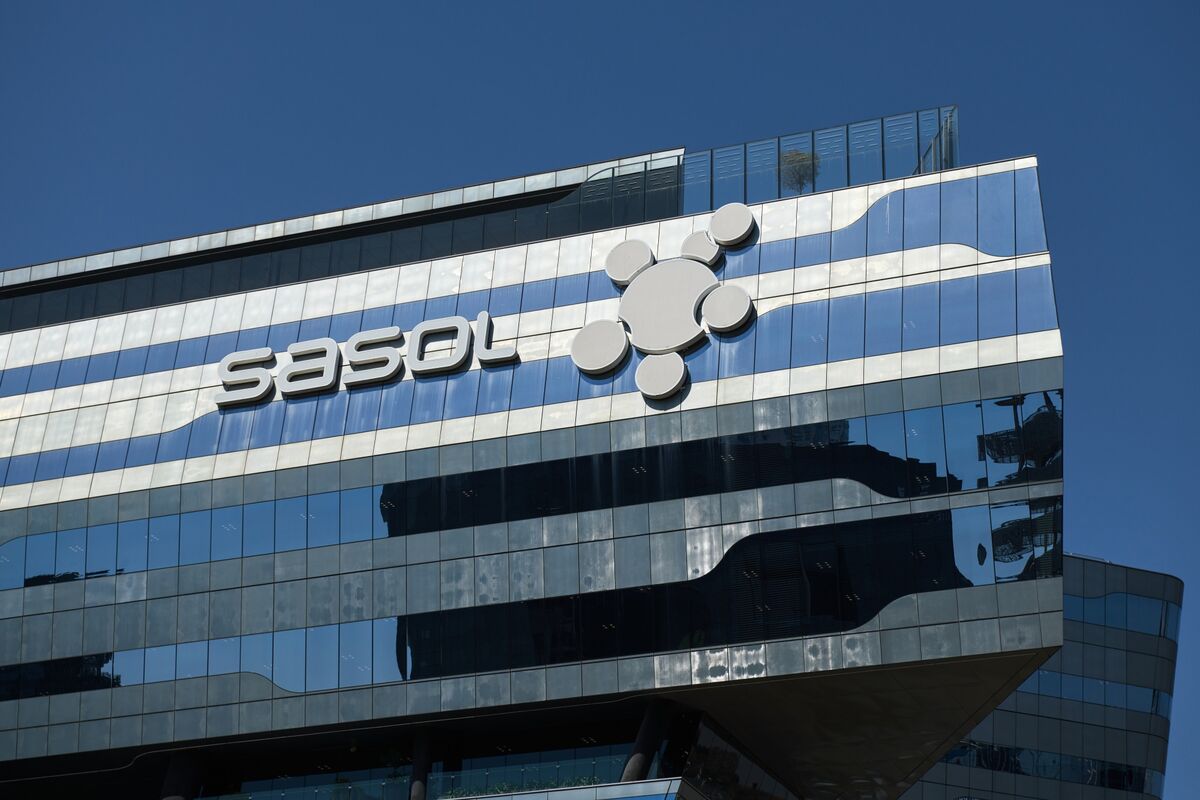 Sasol Reports Earnings Growth Amidst Strategic Deleveraging