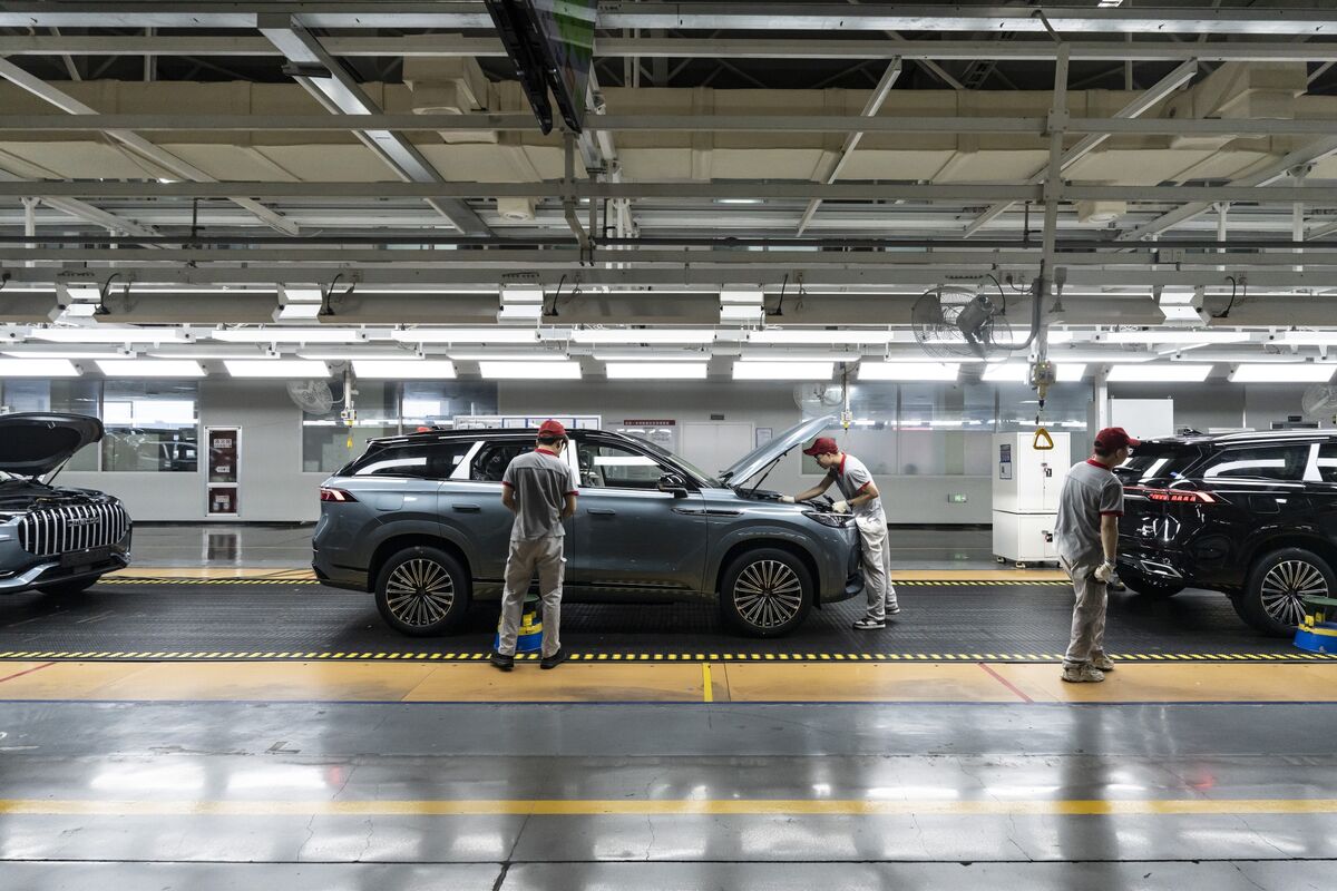 bloomberg.com - Stefan Nicola - China Filling Half-Empty Car Plants in Europe May be a Takeover in Disguise