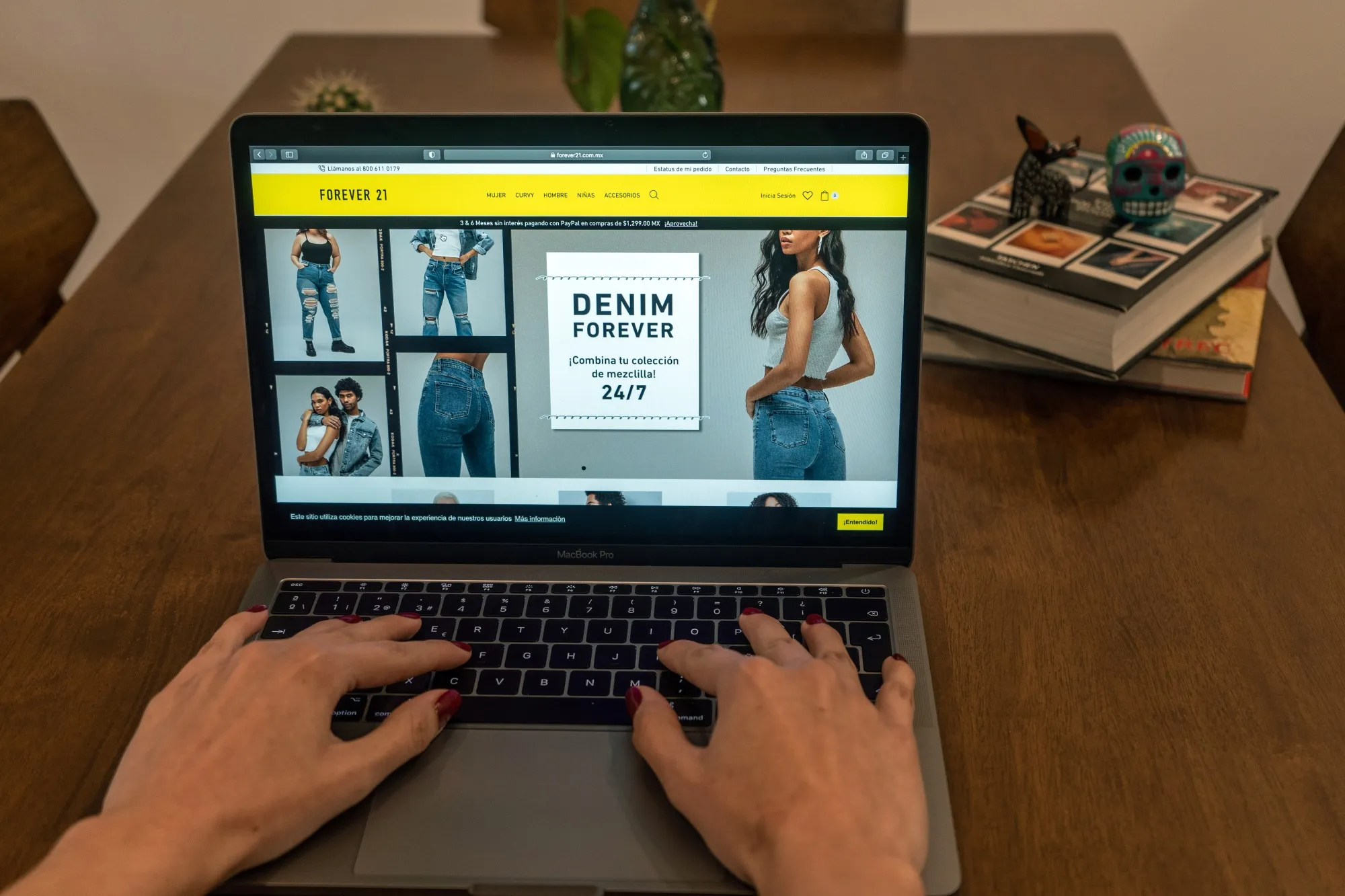 Online sales in Mexico surged 54% in 2020, as shoppers set aside fears about e-commerce. Above, a consumer&nbsp;in Mexico City hunts for clothes at Forever 21.&nbsp;