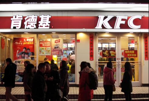 Yum Falls After Lowering Forecast on China Chicken Probe