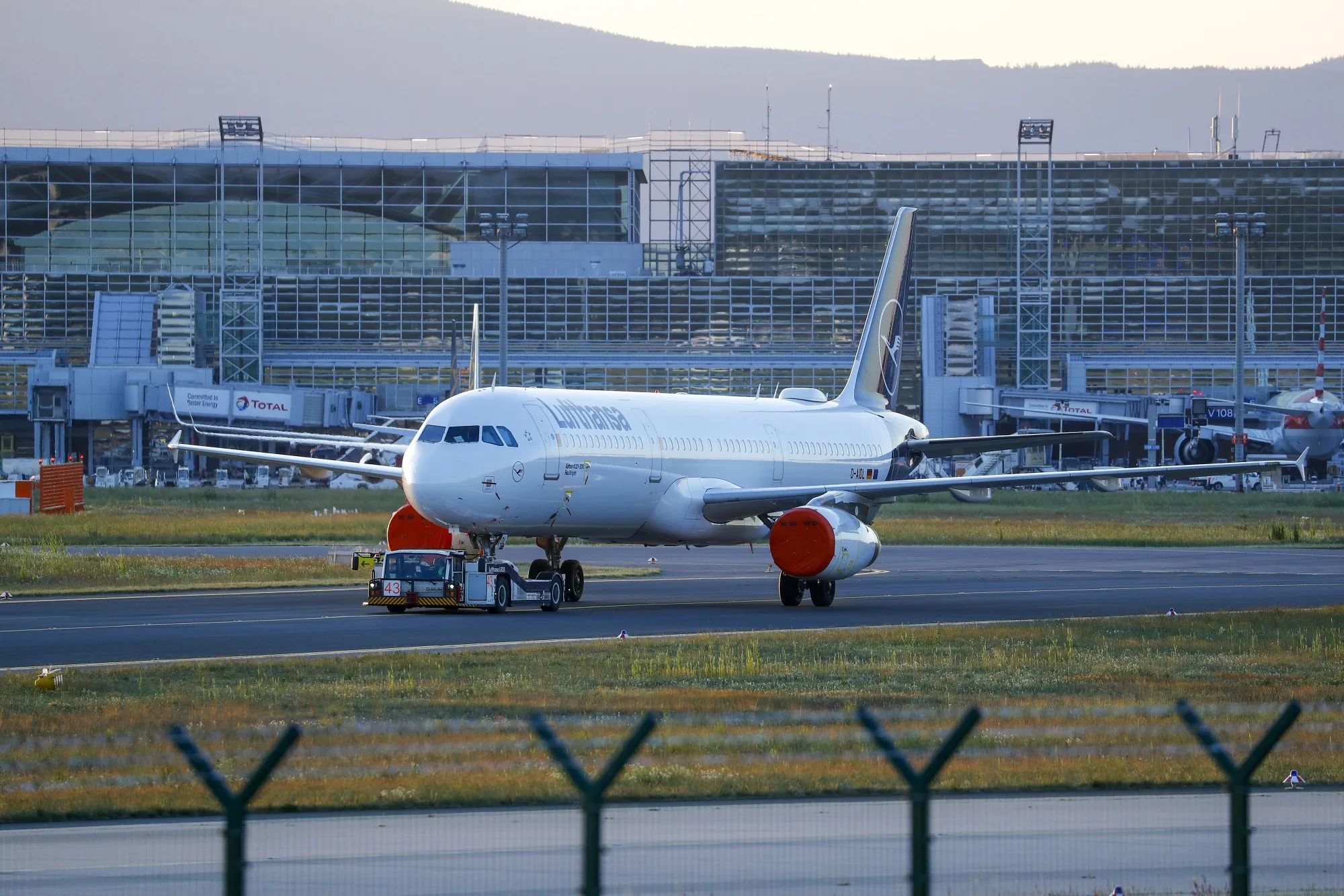 A Deutsche Lufthansa AG passenger aircraft is towed at Frankfurt Airport, operated by Fraport AG, in Frankfurt, Germany, on Thursday, May 28, 2020.&nbsp;