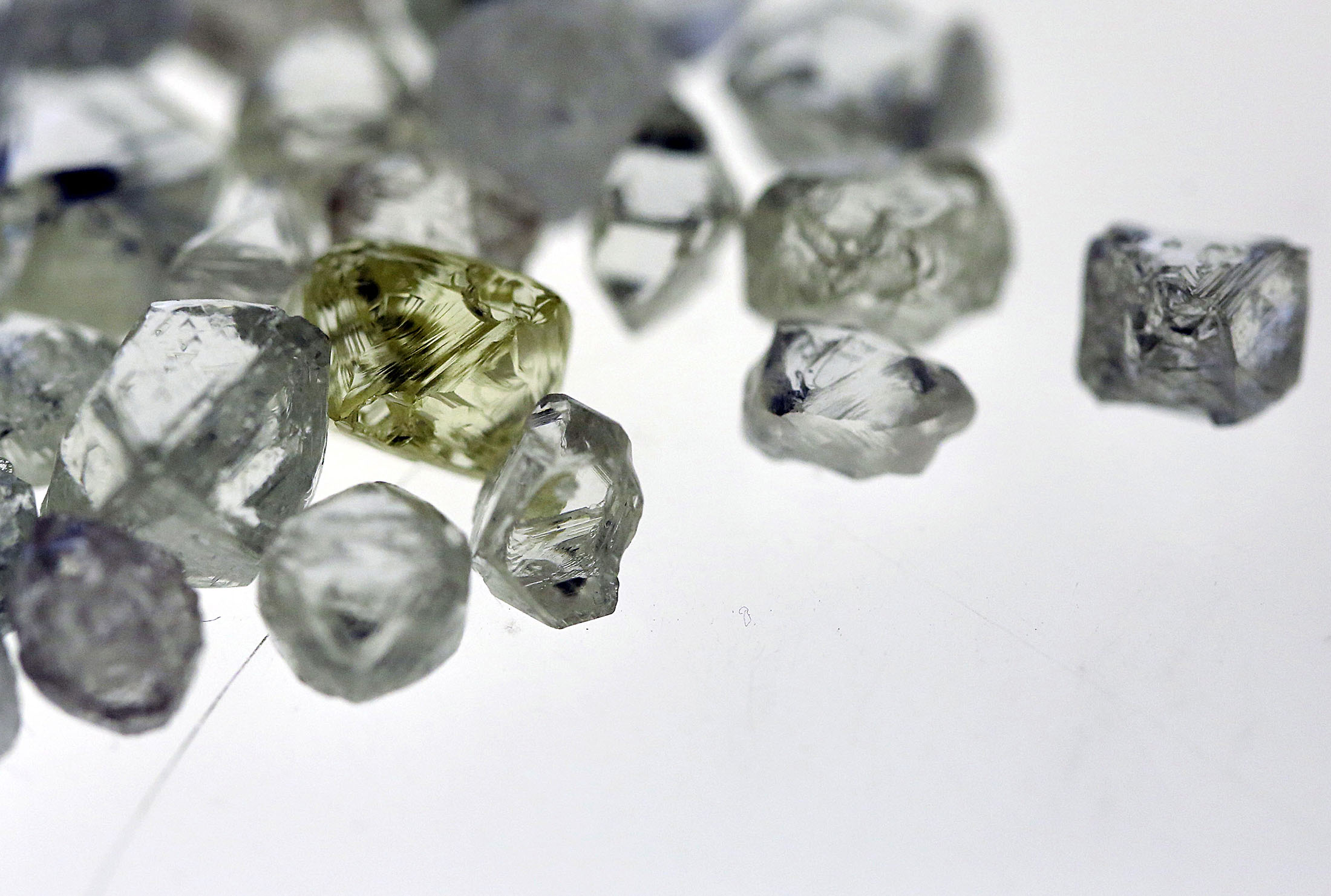 BHP pushes ahead on diamond sale, De Beers out of Canada process