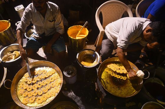 India’s Addiction to Cooking Oil Imports Seen Lasting for Years