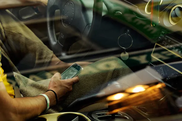 Twitter, Facebook Join the List of In-Car Distractions