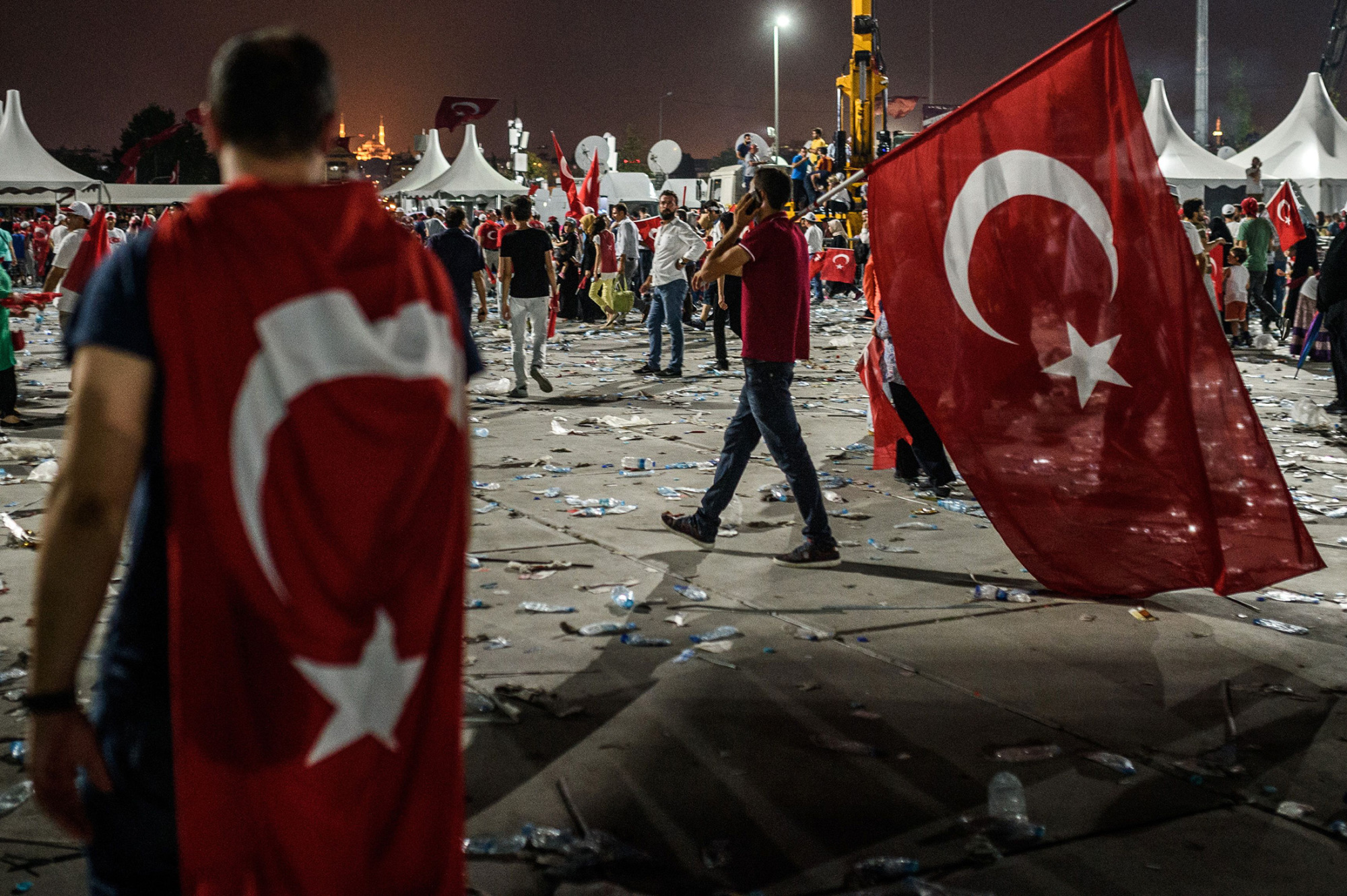 беженцы из украины. минск митинг 2022. украинцы беженцы. россия человек. толпа 100 тысяч человек.