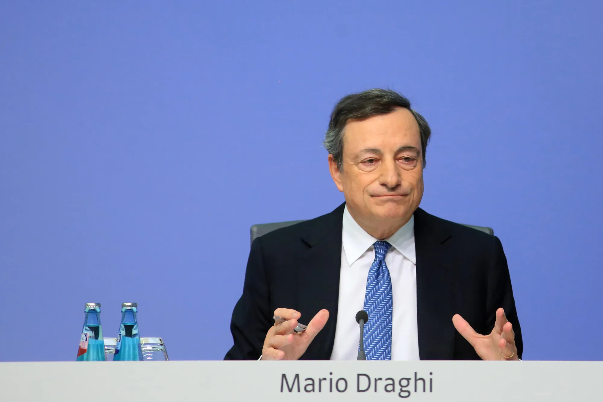 Mario Draghi, president of the European Central Bank (ECB), gestures during a news conference to announce the bank's interest rate decision at the ECB headquarters in Frankfurt, Germany, on Thursday, Oct. 20, 2016. The ECB kept its quantitative-easing program and interest rates unchanged as suspense builds up over a possible extension of bond-buying later this year.