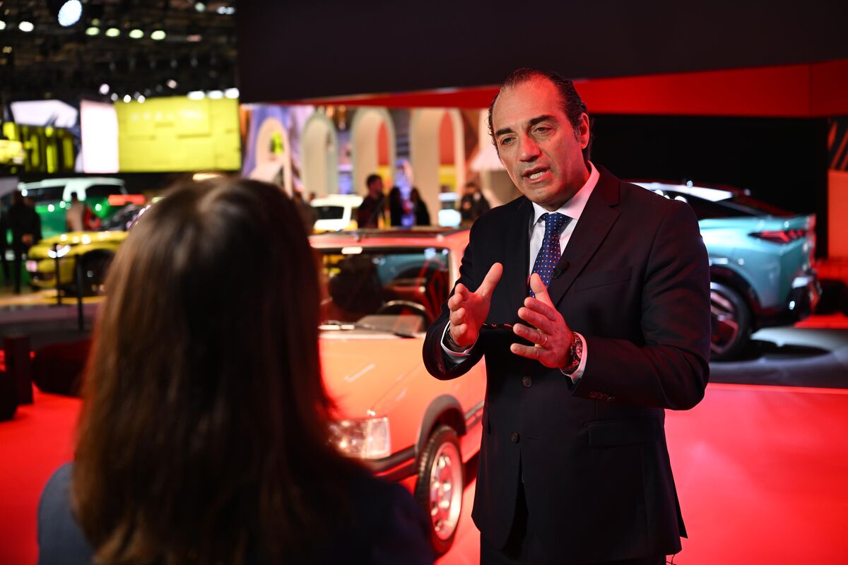 Carmakers Back EU Plan to Cap Chinese Hybrids as First Step