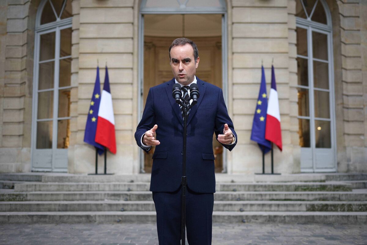 Lecornu Pledges Not to Ram Through French Budget Without Support