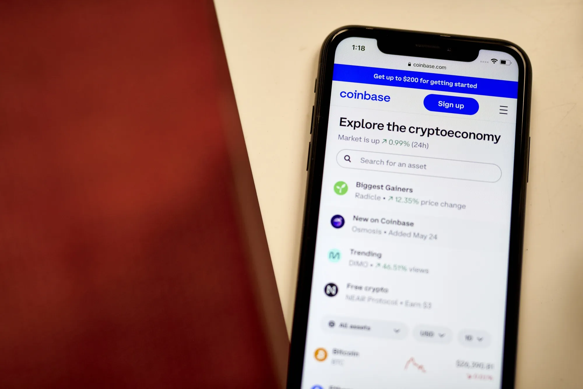 Coinbase Takes Stake in Stablecoin Issuer Circle - Bloomberg