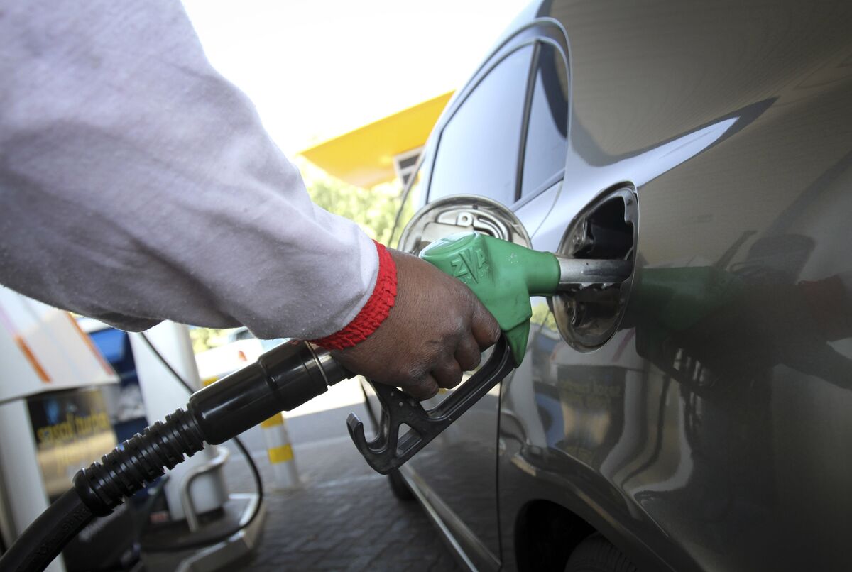 South Africa Petrol Price Drops Most Since 2020 Lockdowns - Bloomberg