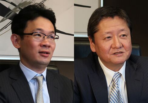 ブラックロック・ジャパンの番場悠債券戦略部長(左)と福島毅チーフ・インベストメント・オフィサー(右)