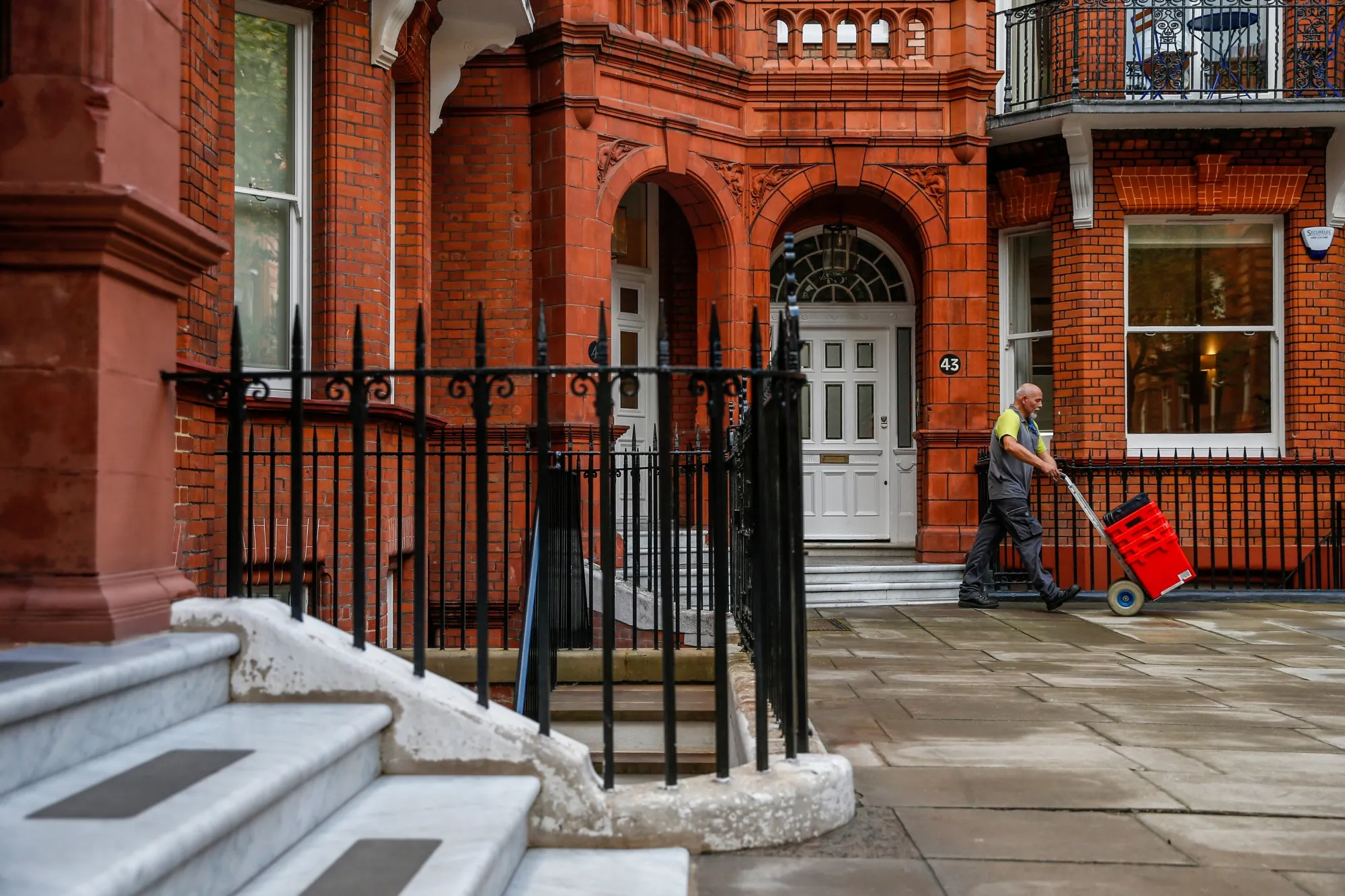Covid-19 Lockdowns Provide Boost For Online Grocery And Takeaway Sales