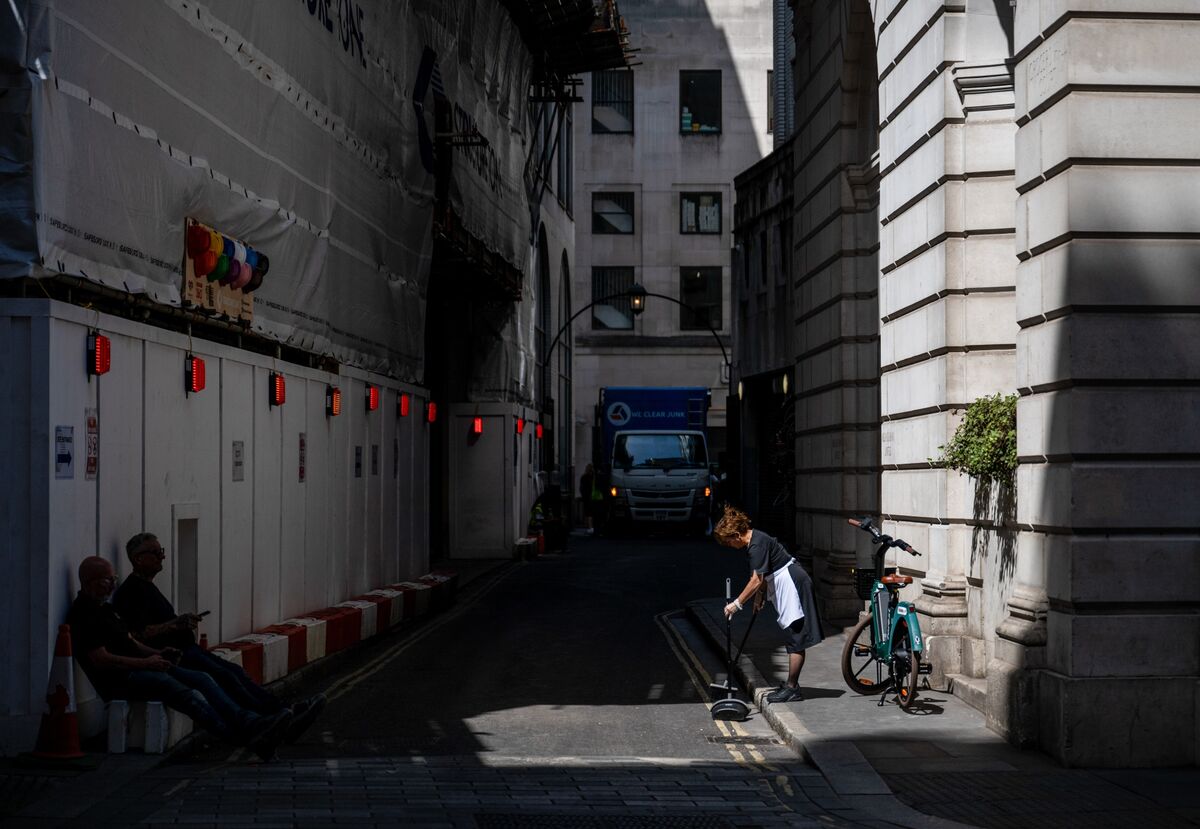 London Faces Huge Financial Cost Tied to Rising Heat, Mayor Says