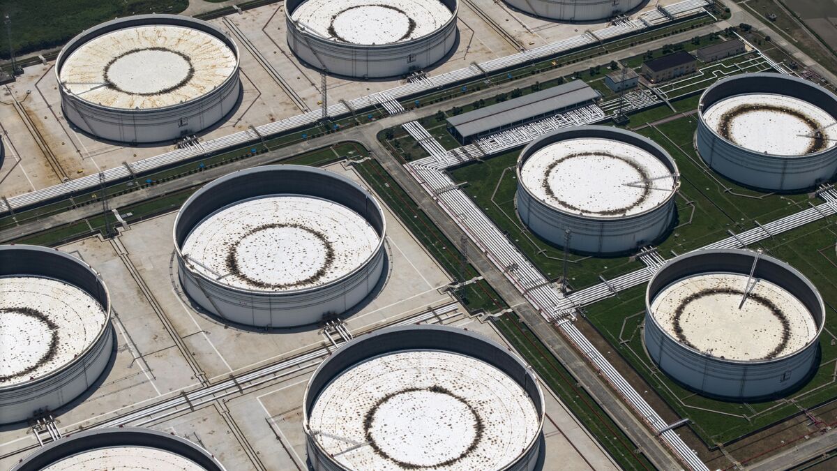 China's private refiners snap up Middle East oil as prices slide