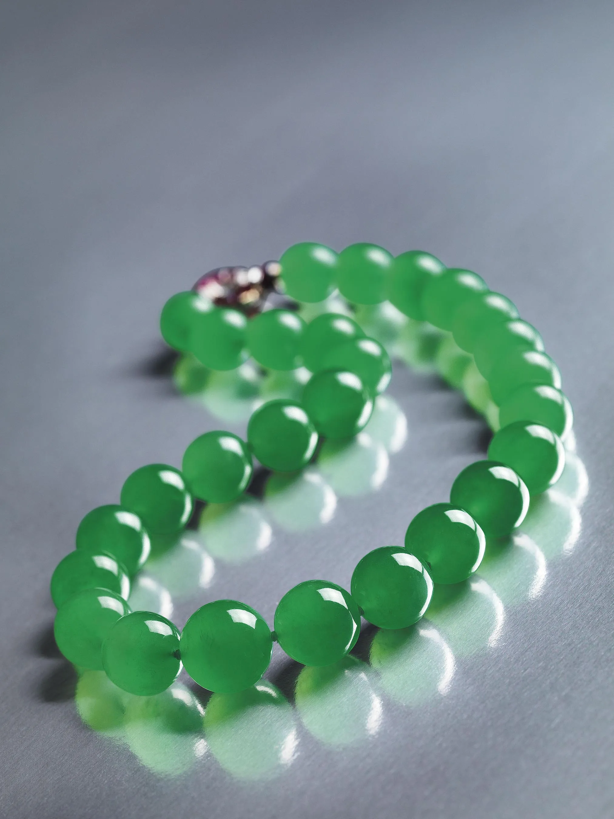 鶏描いた陶磁器「チキンカップ」、37億円で落札－中国美術品の最高値