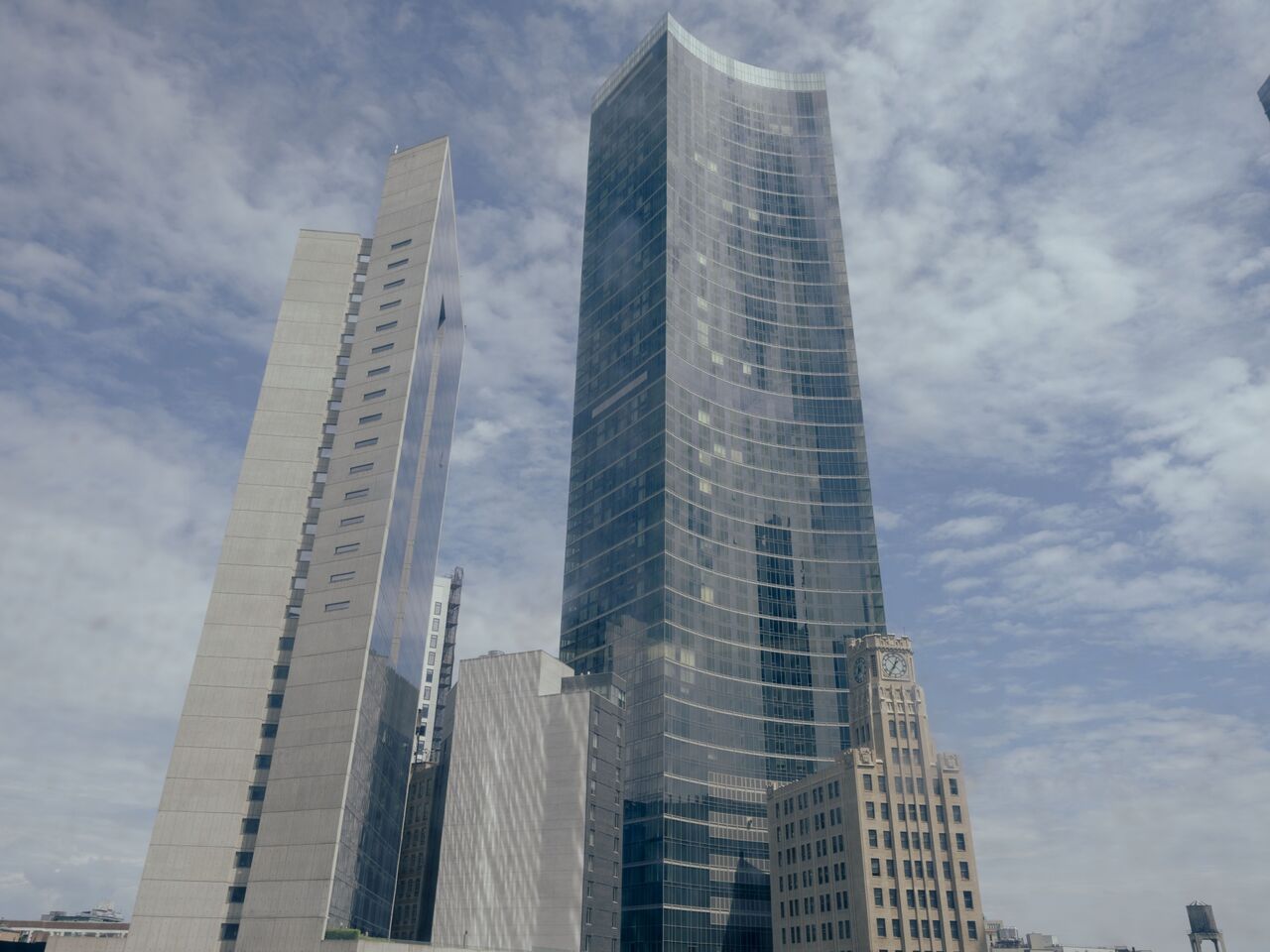 New York Apartment Tower Owned by Durst Lands New Equity, Debt Bloomberg