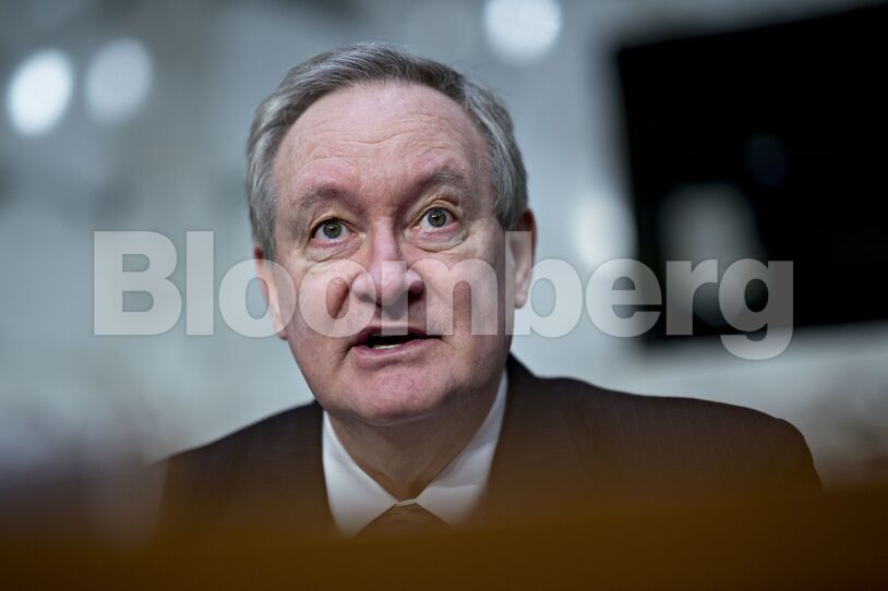 Senate Banking Chairman Aligns With Trump on Fed Rate Cuts