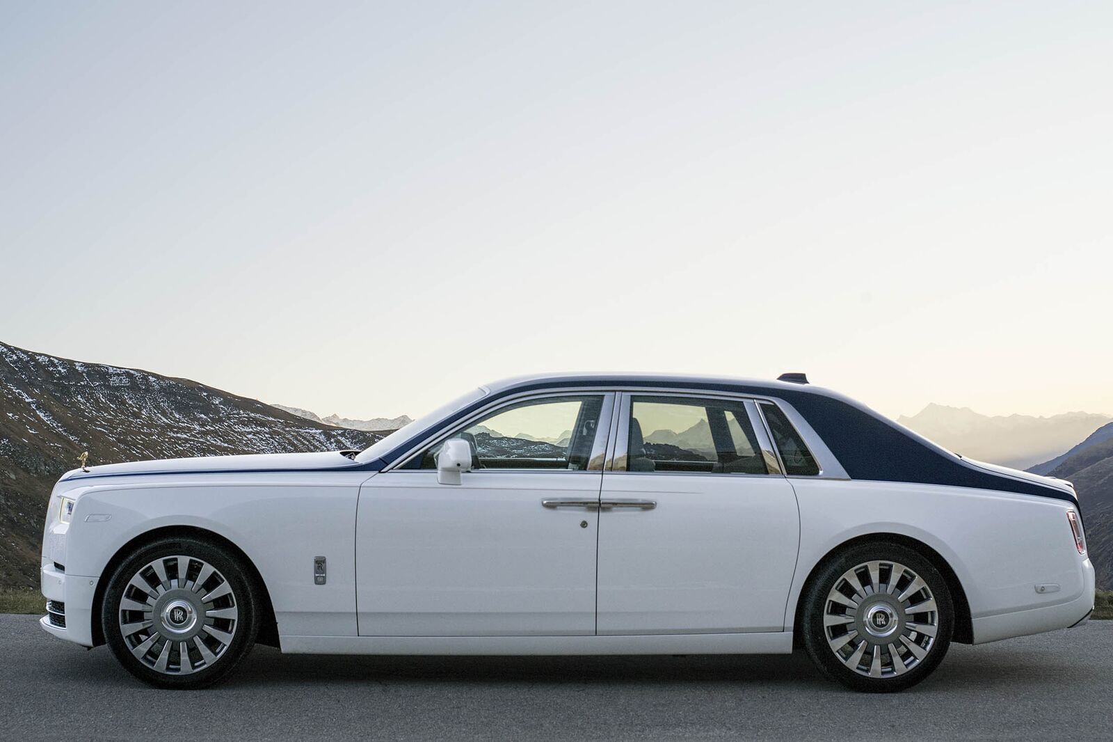 Large Sedan: Rolls-Royce Phantom 