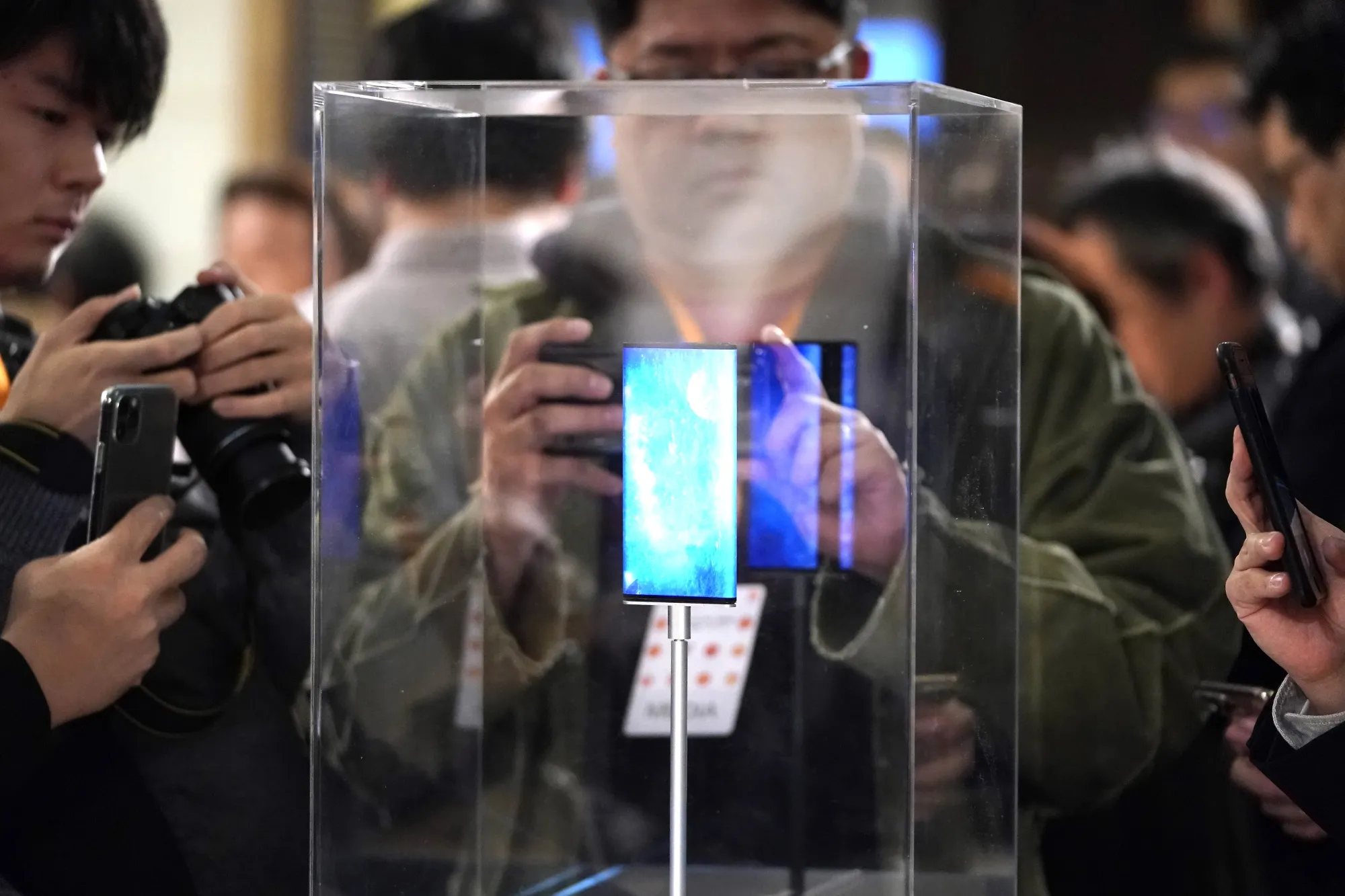 Xiaomi Takes on IPhone in Japan With Big Battery and Megapixels