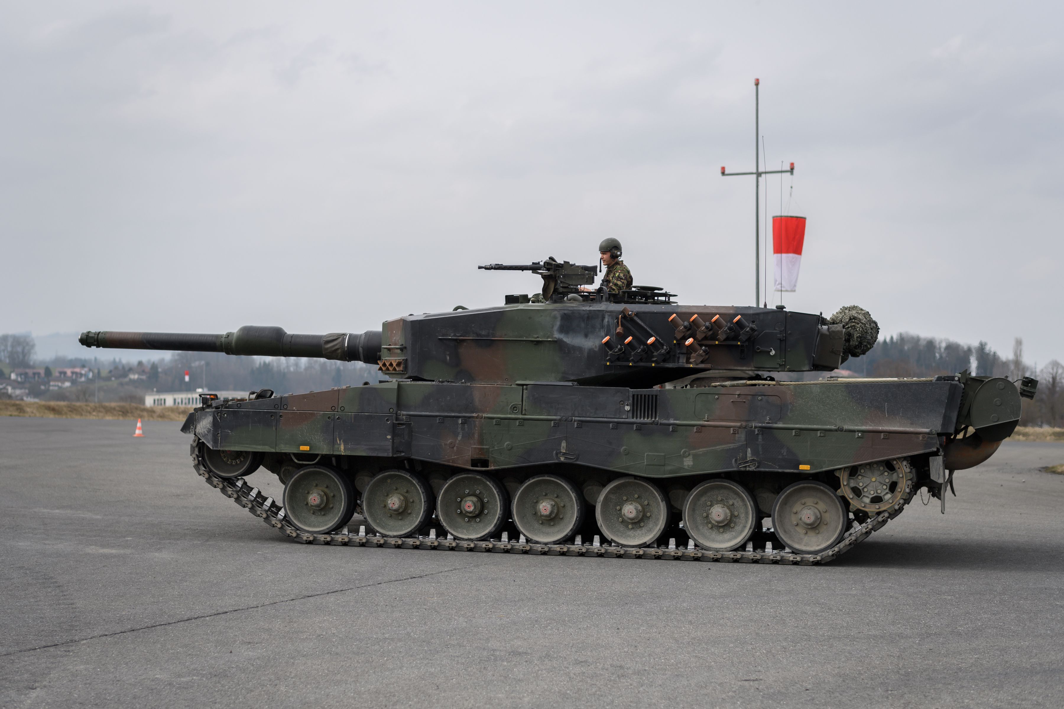 Switzerland Backs Sale of 25 Leopard Tanks to Germany to Support