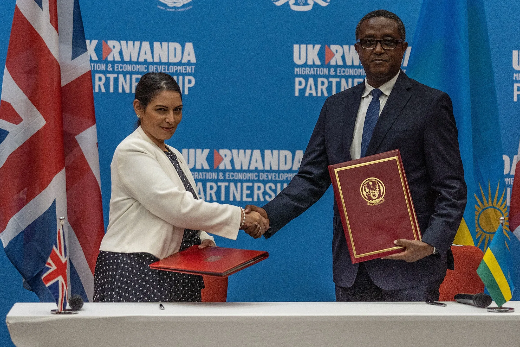 British Home Secretary Priti Patel and Rwandan Foreign Minister&nbsp;Vincent Biruta seal their migration agreement.