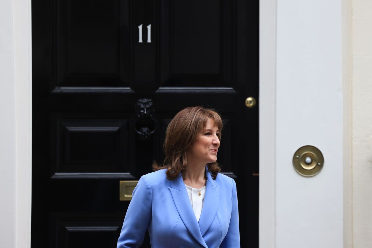 UK’s Reeves to Set Out Plans to Help Business With Energy Bills