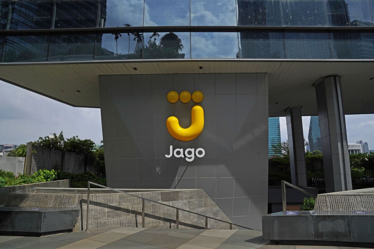 Indonesian Tycoon Jerry Ng Is Said to Mull Options for BFI Finance, Bank Jago