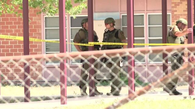 米テキサス州の小学校で銃撃事件、児童ら少なくとも21人死亡