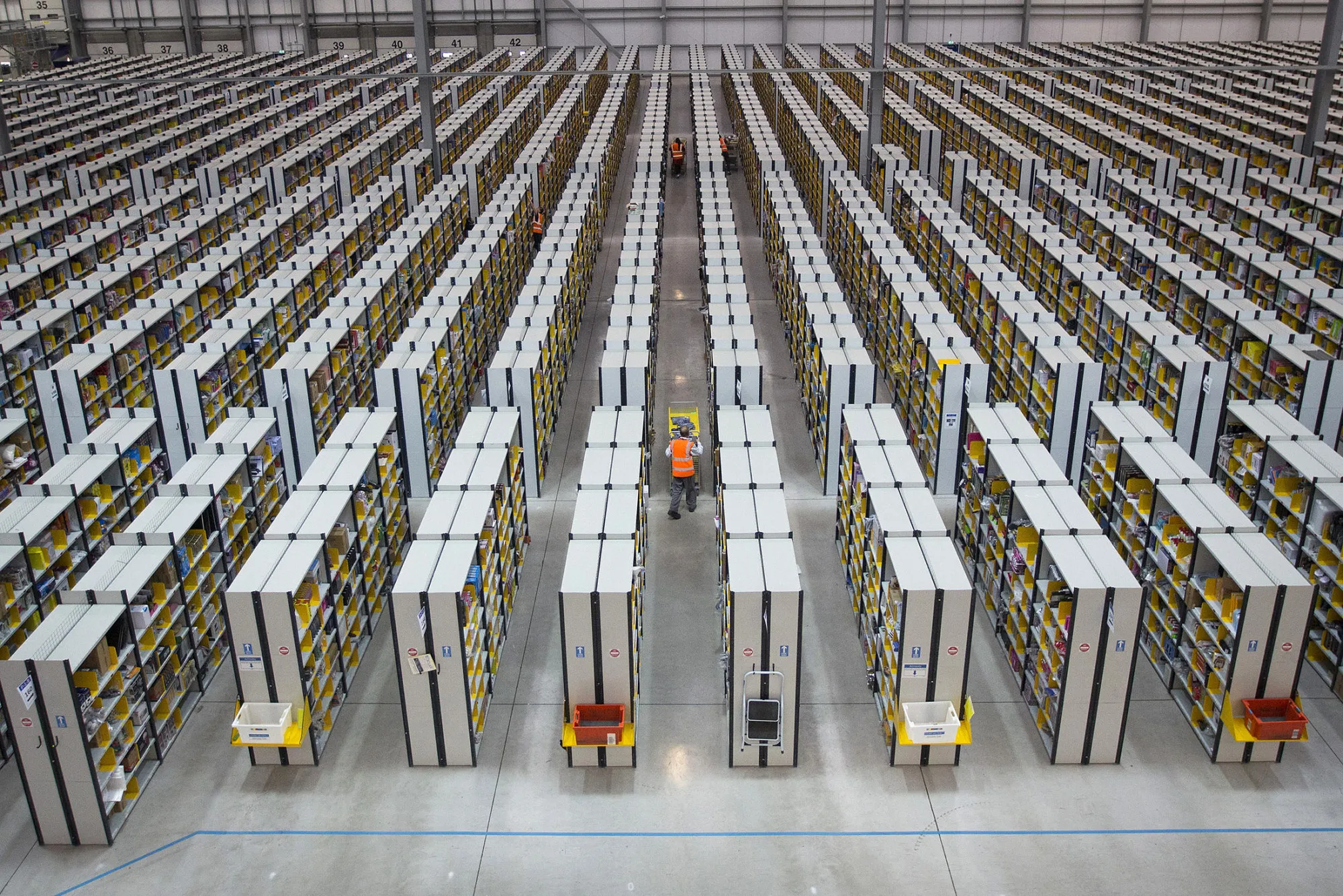 米アマゾンが約２年ぶりの減益、コスト増響く－時間外で株価下落 - Bloomberg