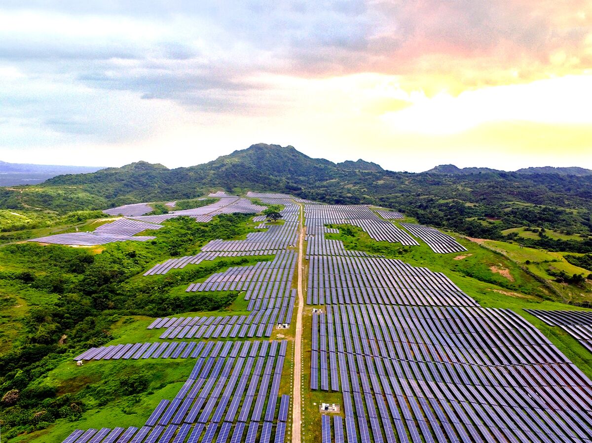 A 28-Year-Old Aims to Build Southeast Asia's Top Solar Farm - Bloomberg