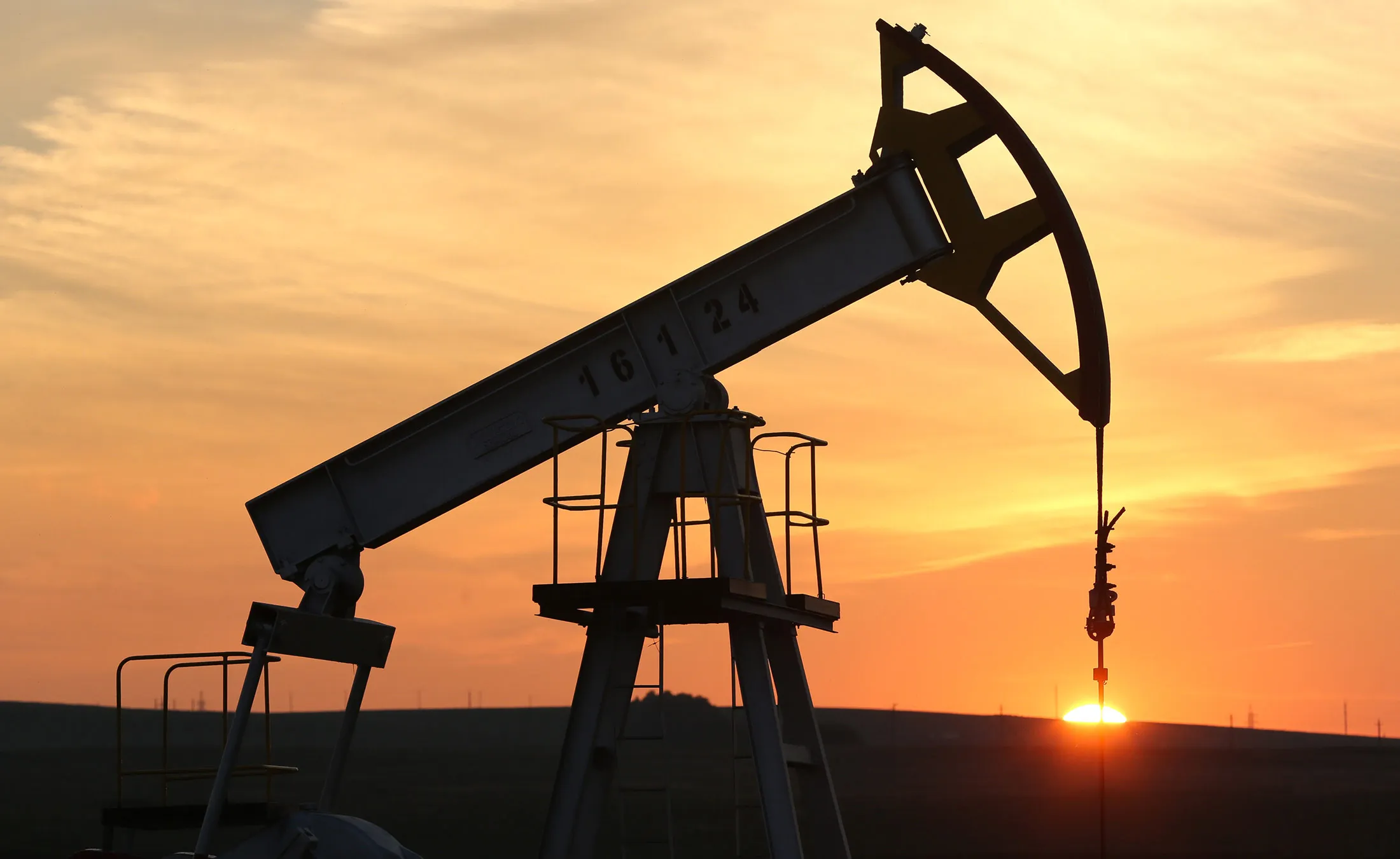 1467282054_oil-pump-oil