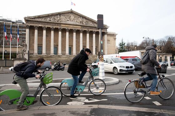 French Strikes May Have Unexpected Upside for Weary Parisians