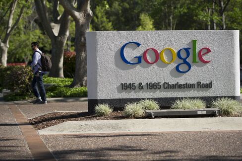 Immigration Reform Splits Tech Industry Afflicted by Outsourcing