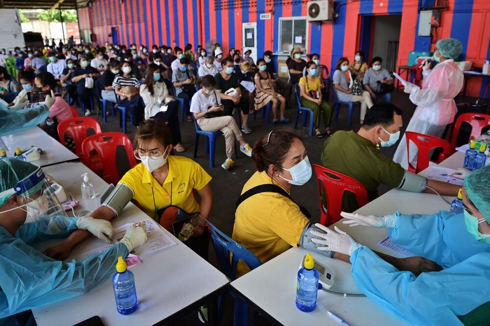 Bangkok Thailand S Covid Epicenter Aims To Vaccinate Majority Of Residents Bloomberg