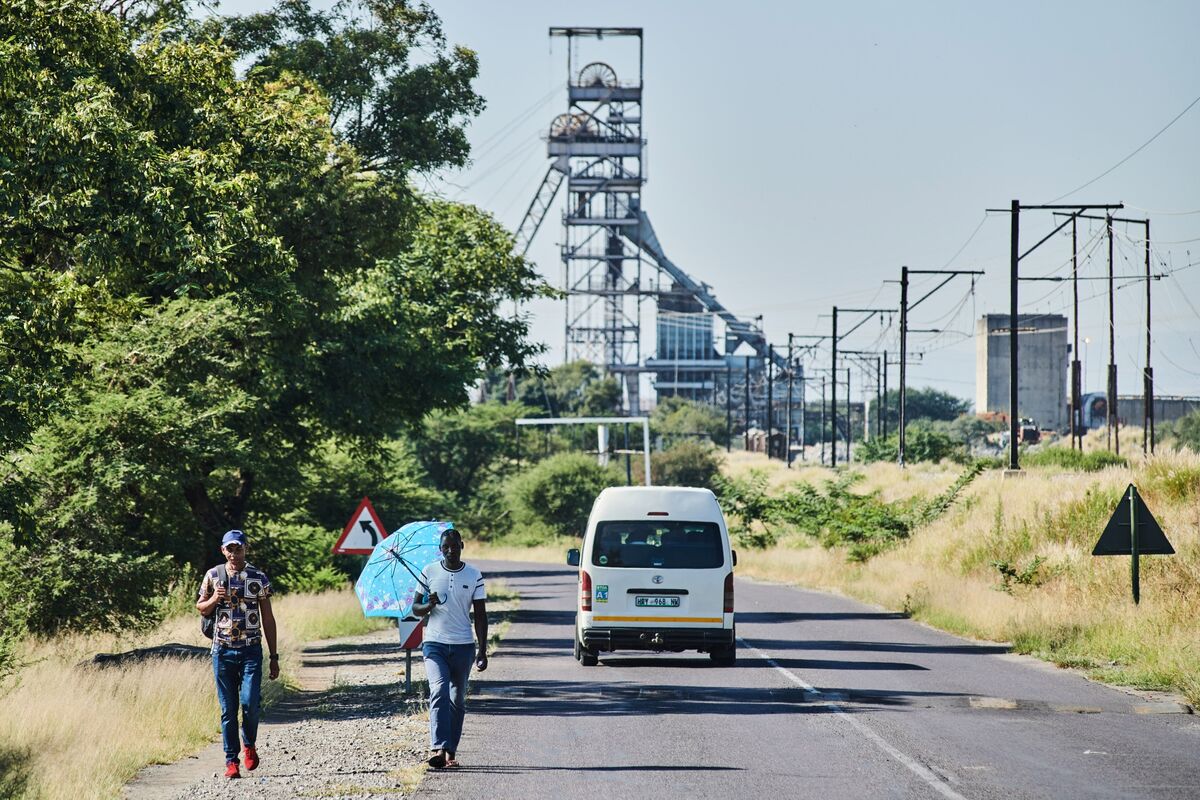 South Africa Economy Grows for Fourth Straight Quarter on Mining