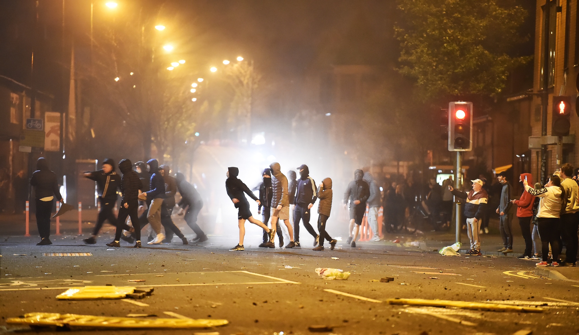 Northern Ireland Police Appeal for Calm After Violent Unrest - Bloomberg