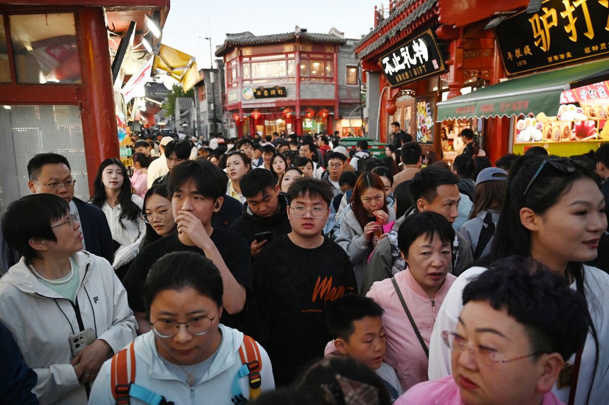 China Services Activity Picks Up in May on Holiday Boost