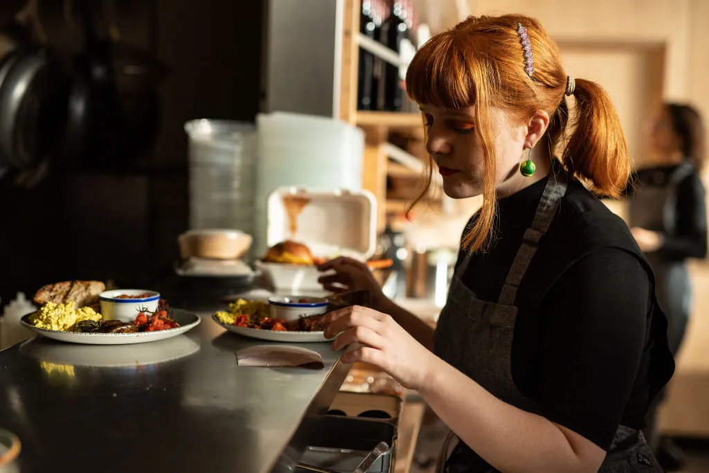 A young waitress works&nbsp;in London.