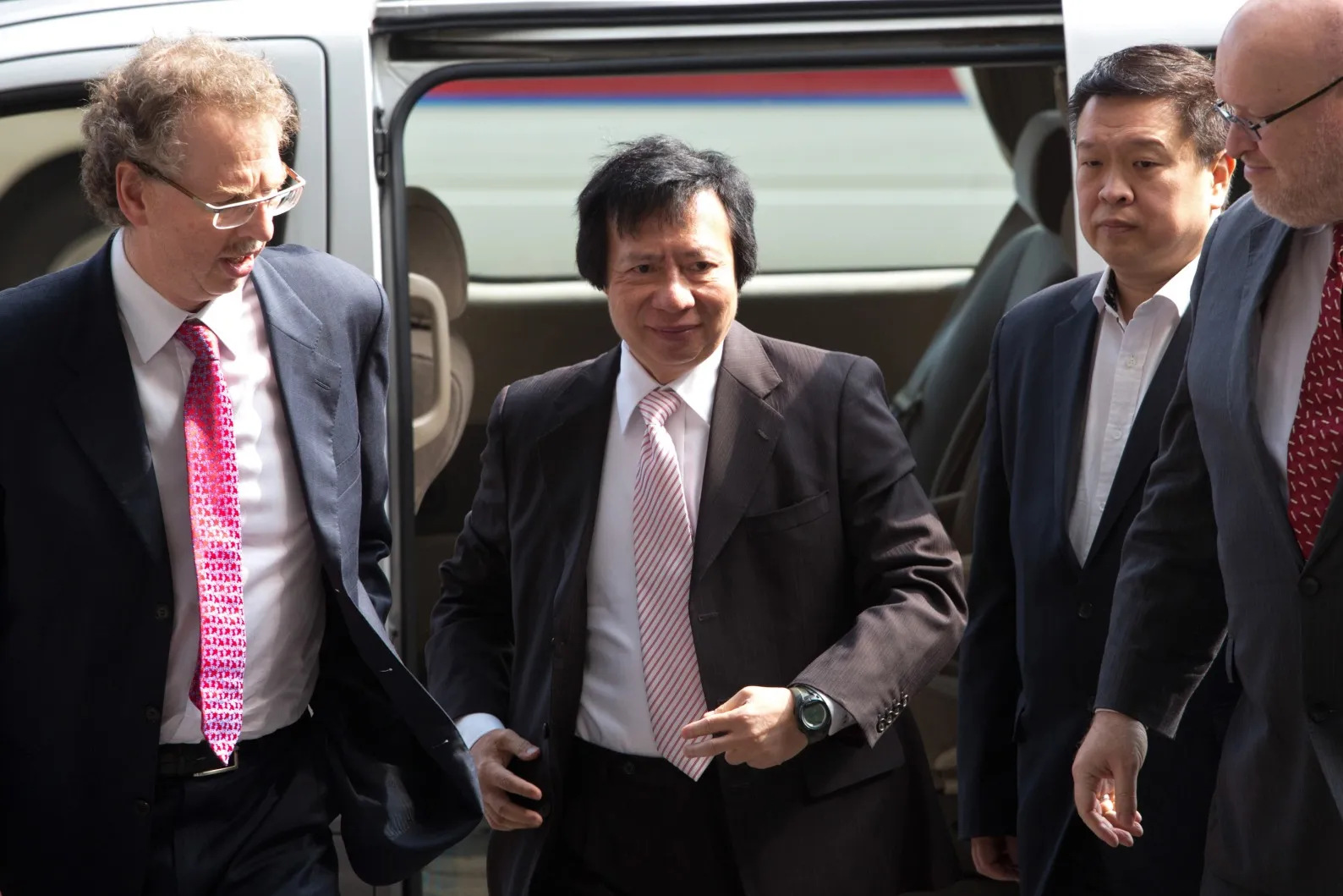 Billionaire Kwok Released From Jail and Heads Home for Dim Sum - Bloomberg