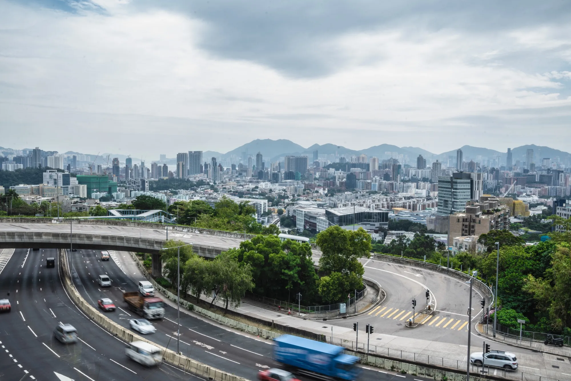 Hong Kong Raises Interest Rates After Fed as Economy Slumps - Bloomberg