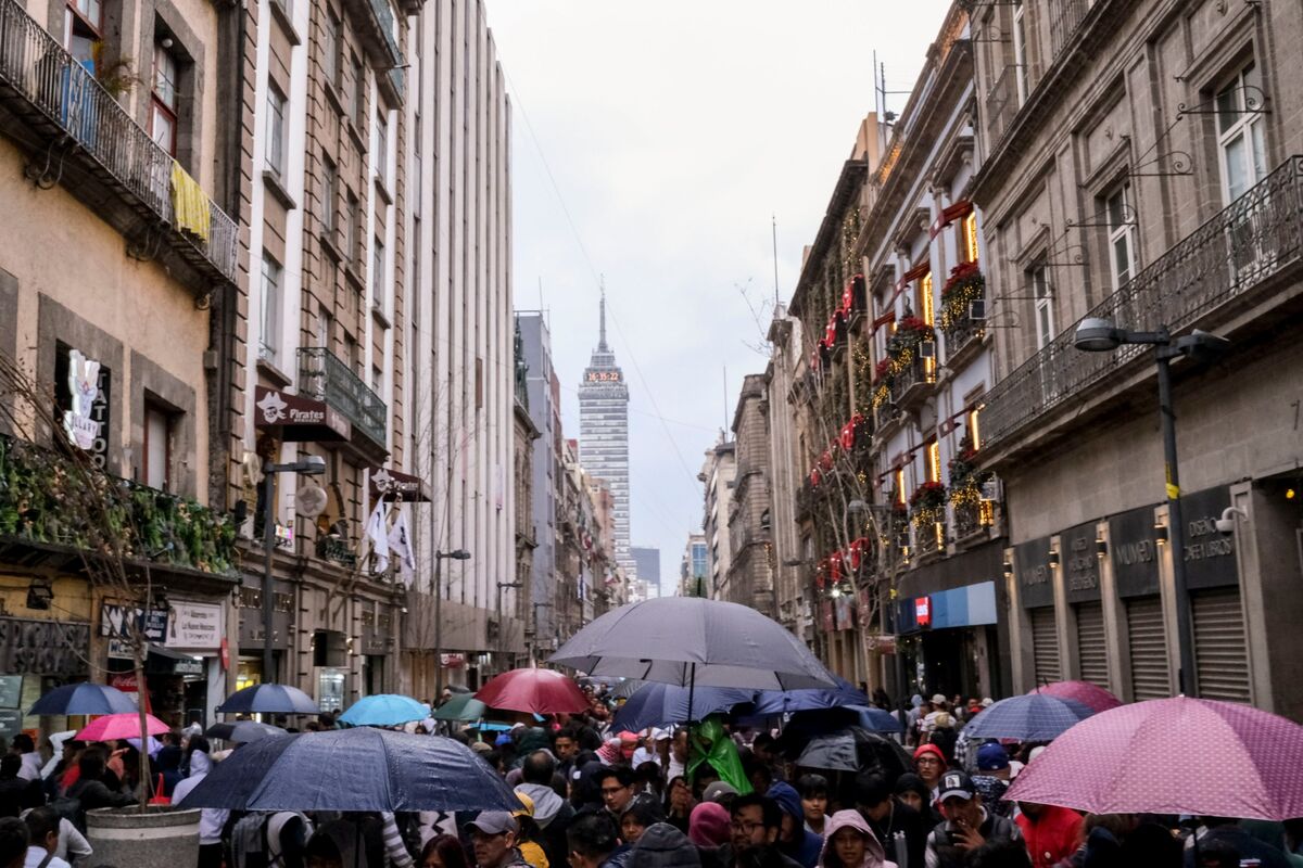 Mexican businesses see bigger hit from local problems than trade risk; CCE president José Medina Mora cites crime, judicial overhaul, tax enforcement