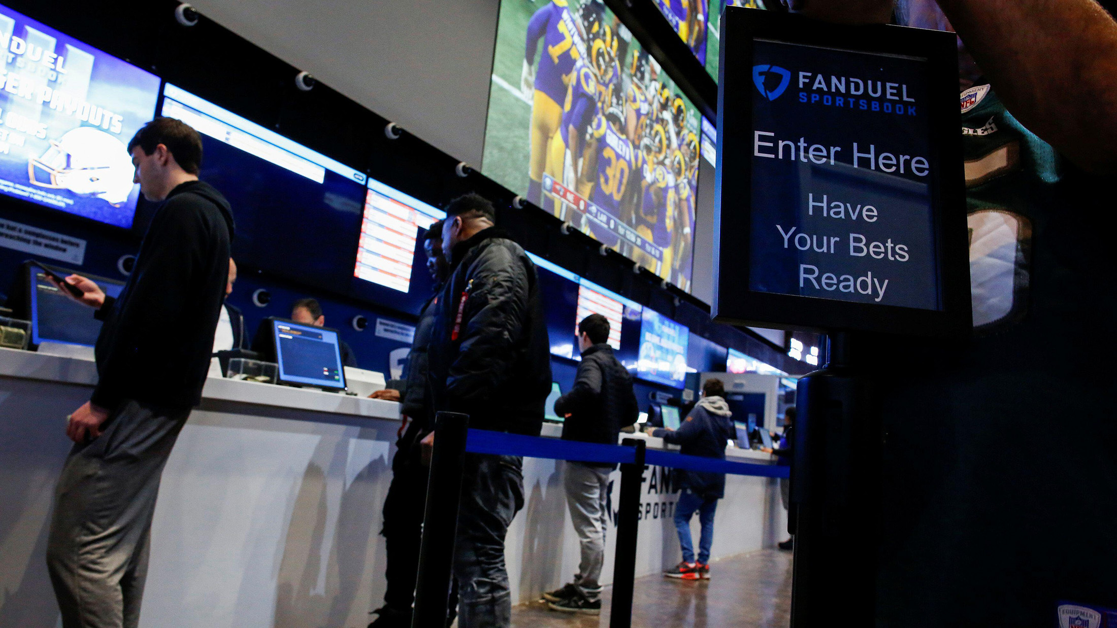 How FanDuel Gained More Fantasy Sports Gamblers Than DraftKings (DKNG) -  Bloomberg